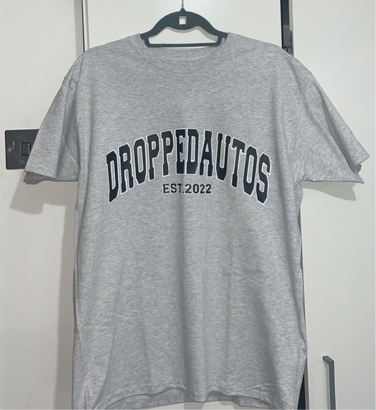 Varsity droppedautos tee